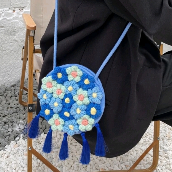 Blue Floral Graphic Crochet Crossbody Bag - Picture 6 of 6